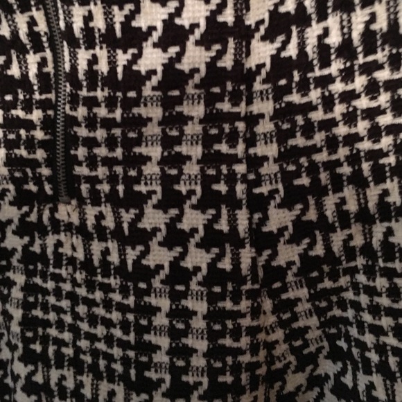 Black and white mini skirt. Brand new. - Picture 4 of 4