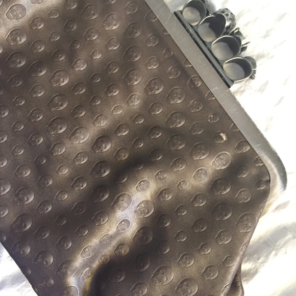 Skull clutch 💀 - Picture 2 of 4