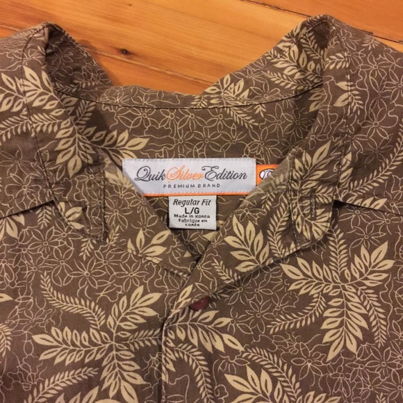 Men's Hawaiian Shirt - Picture 2 of 3