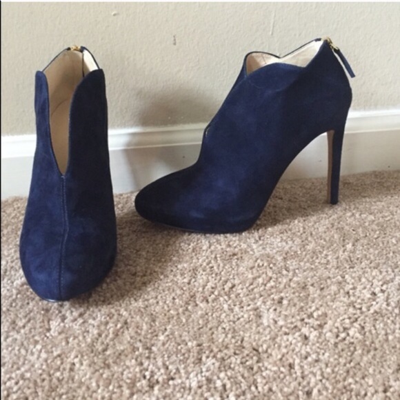 Beautiful Nine West blue suede heels