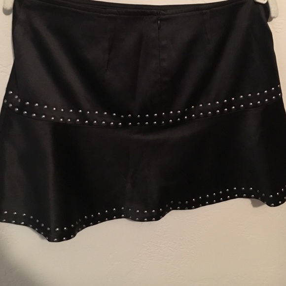 Black mini skirt. - Picture 4 of 4