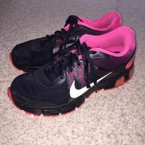 Size 8 Nike Air Max Shoes!