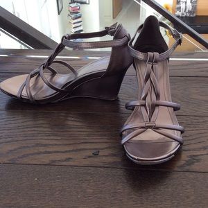Kenneth Cole Reaction Silver heels