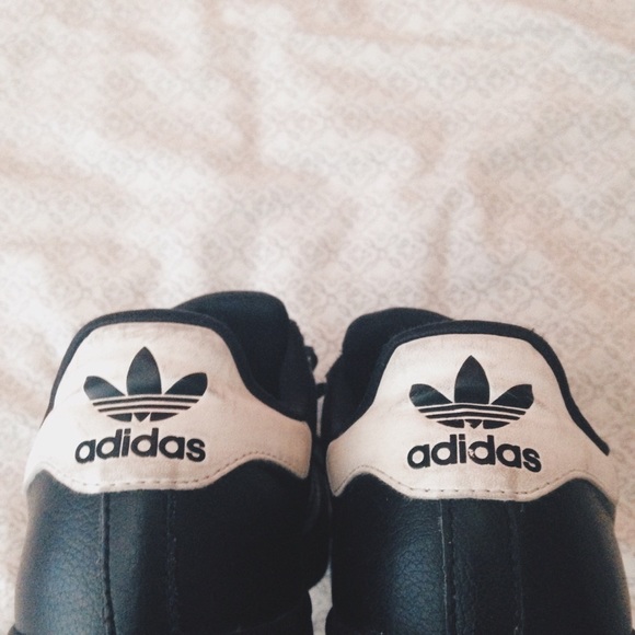 ❌❌ SOLD ❌❌ Adidas Superstars - Picture 3 of 4
