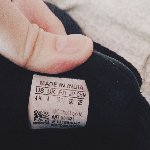 ❌❌ SOLD ❌❌ Adidas Superstars - Picture 4 of 4