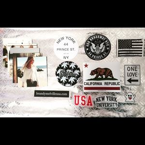 5 postcards and 10 Stickers Brandy Melville 😊