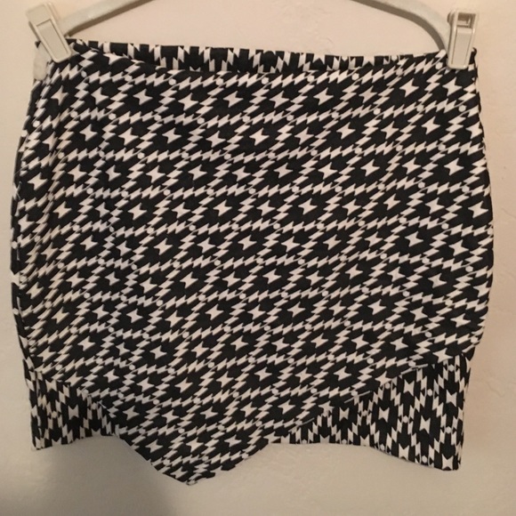 Black and white print. Mini skirt. Brand new - Picture 1 of 4