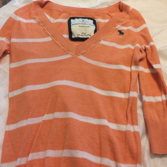 Mid sleeve Abercrombie and Finch top for juniors
