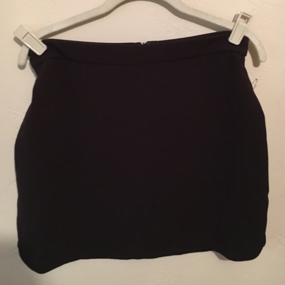 Black mini skirt. Brand new. - Picture 2 of 3