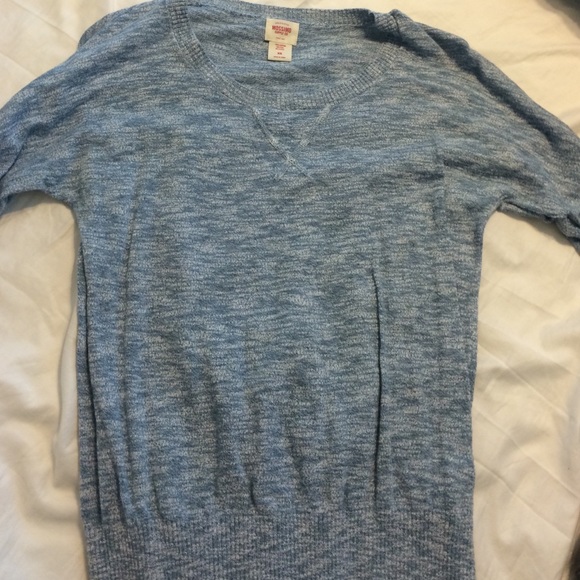Bile and white mid sleeve top