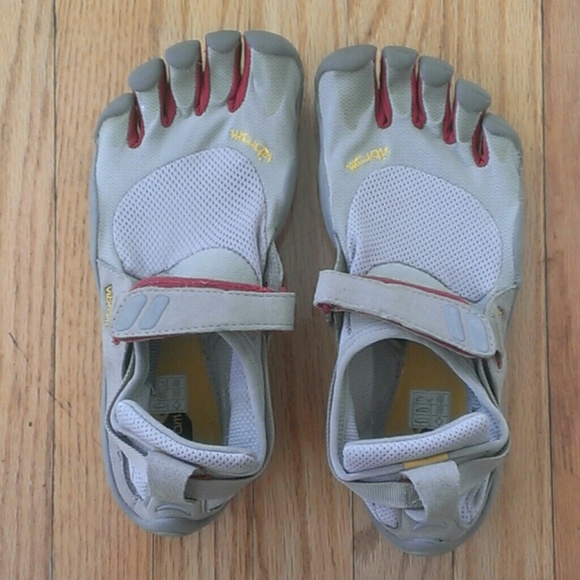 Vibram women's grey & pink shoes