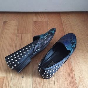 URBAN OUTFITTERS / Deena&Ozzy Studded Flats
