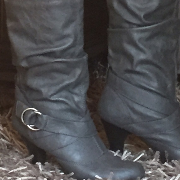 Boots - Picture 4 of 4
