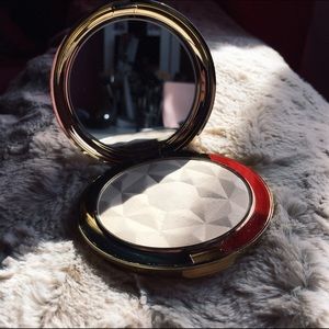 • Estée Lauder Shimmering Jewel Powder •