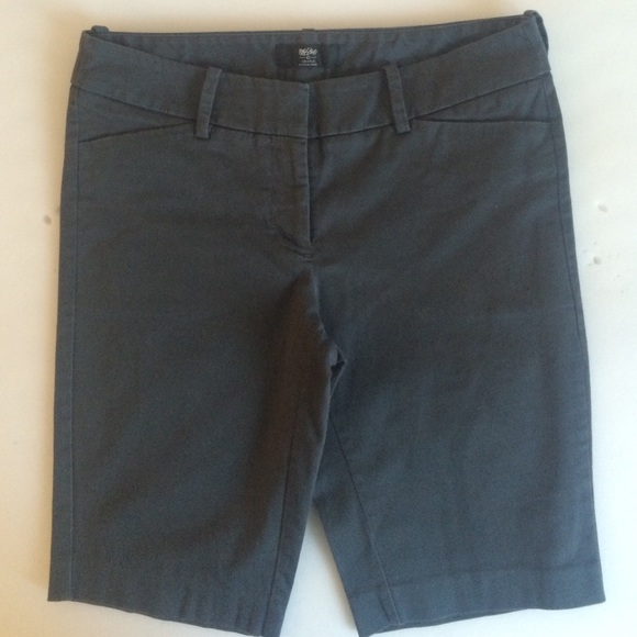 Bermuda length shorts, Sz 6