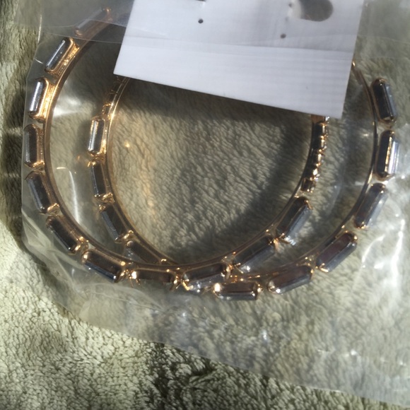 Textured Hoop Earrings - Picture 3 of 4