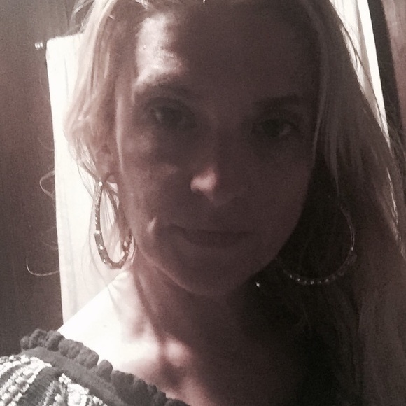 Textured Hoop Earrings - Picture 4 of 4