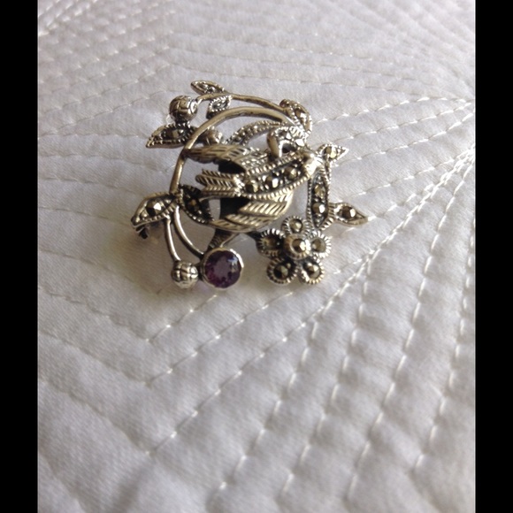 Bird pin with amethyst
