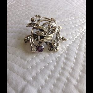 Bird pin with amethyst