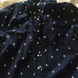 Mens short sleeve button up size XL.