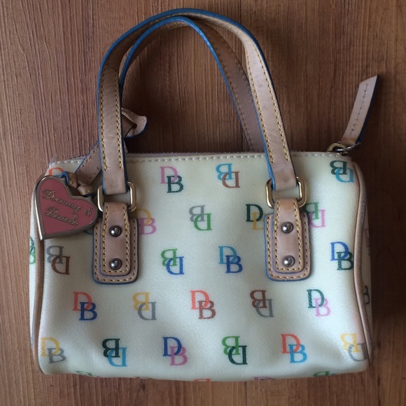 💕 OFFERS ACCEPTED 💕 Dooney and Bourke logo bag