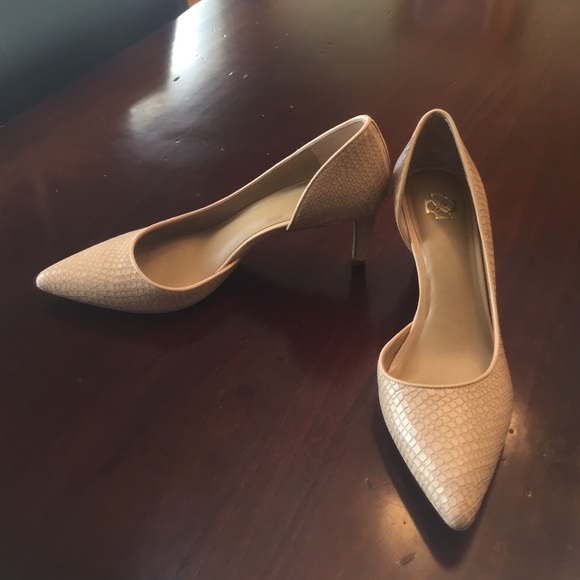 Ann Taylor print embossed pumps