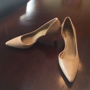 Ann Taylor print embossed pumps