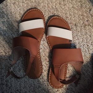 American eagle sandals