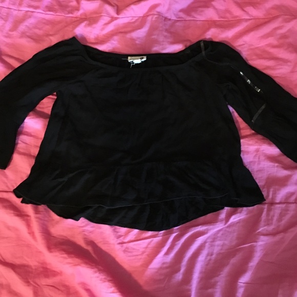 A black flowy cropped top shirt from pacsun