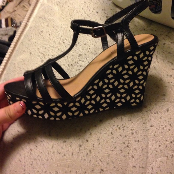 Shoes - Picture 3 of 3