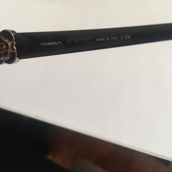 Authentic Chanel frames with a case. - Picture 3 of 4