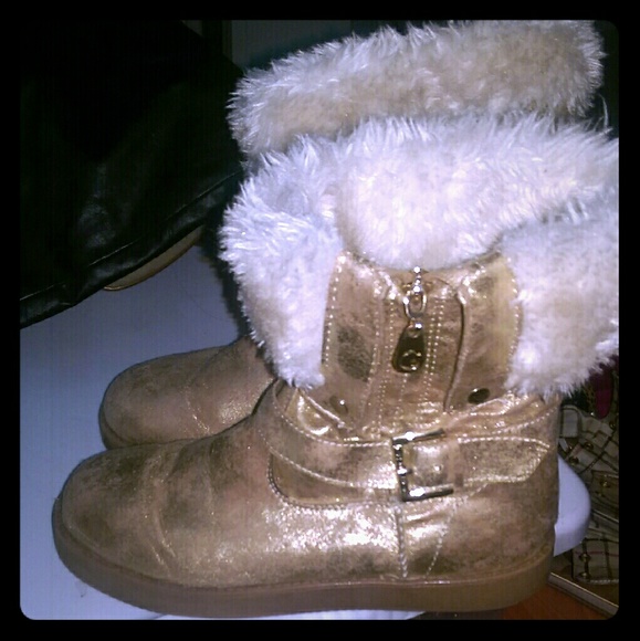 Guess winter fur boots!!!