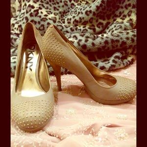 DKNY heels 6.5/37 tan w/ gold embellishments