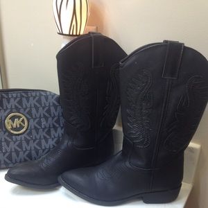Black cowgirl boots