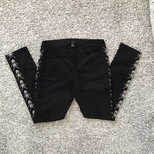 Geometric arrow embroidered black jeans