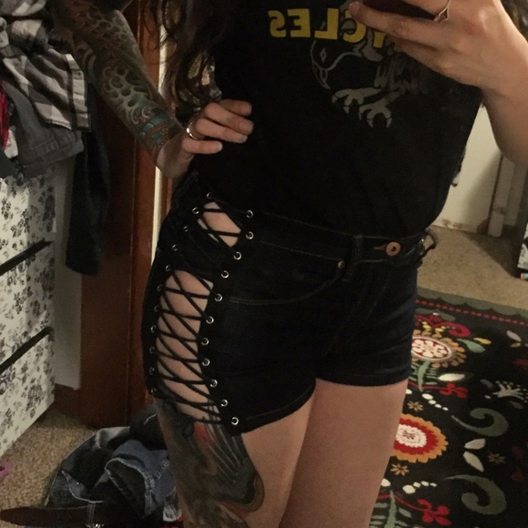 Biker babe 🔥🔥Side Lace up shorts high rise
