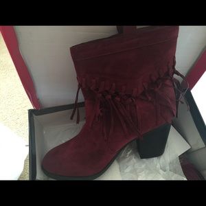 Size 11w fringe suede boots in wine. super cute!💯