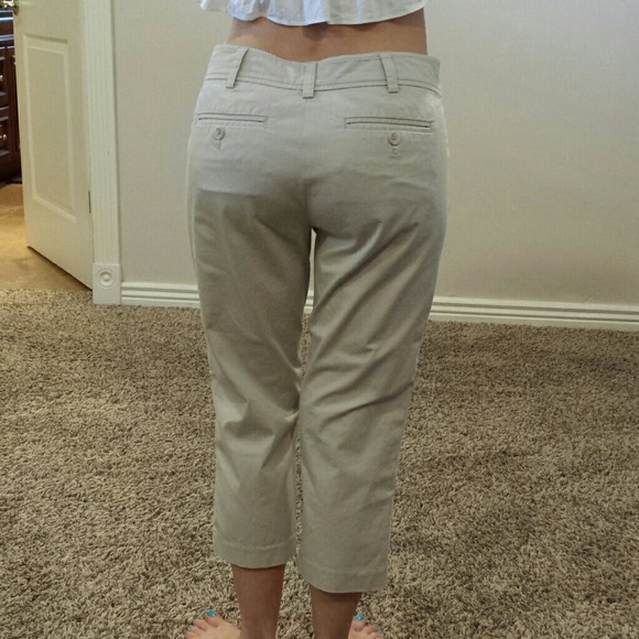 Khaki capris flush pockets - Picture 2 of 3
