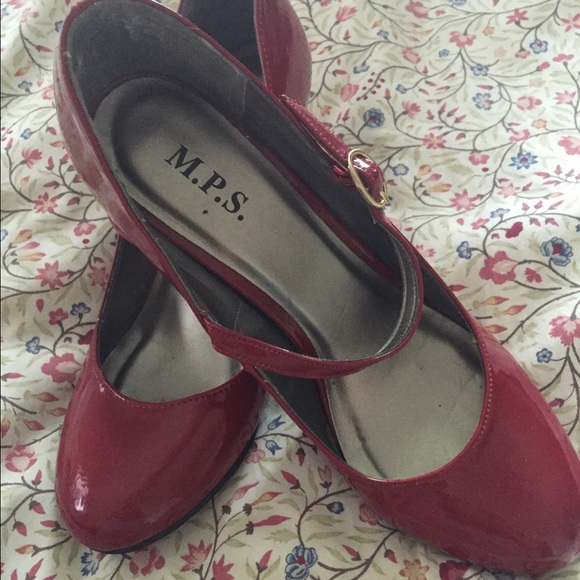 Red Patent Mary Janes 👠