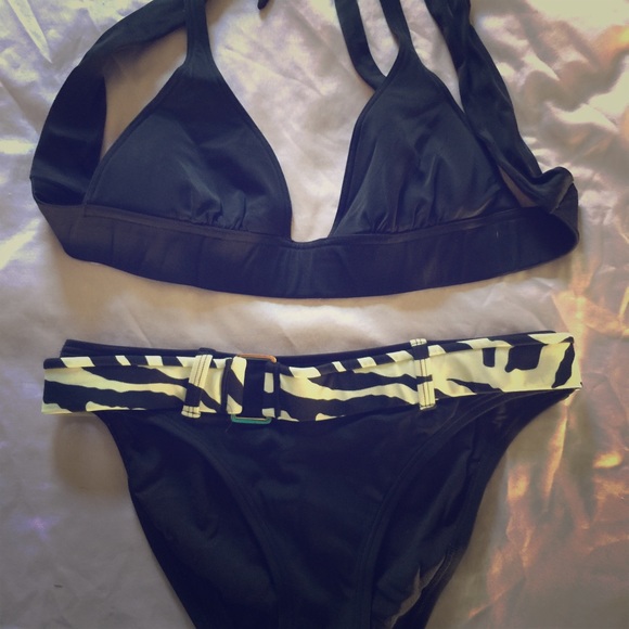 Black Victoria's Secret swimsuit - Picture 1 of 2