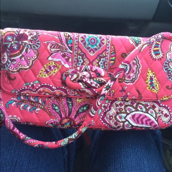 🔆PRICE DROP🔆Vera Bradley Clutch....GET IT NOW!!!
