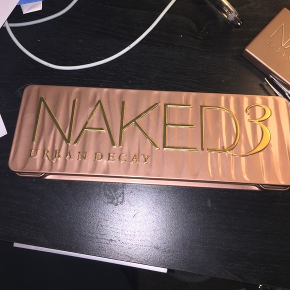 Naked 3 makeup palette