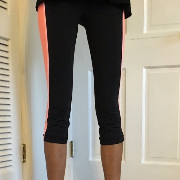 🔃TRADED 🔃 Lululemon black + coral tights. Size 2 - Picture 2 of 4