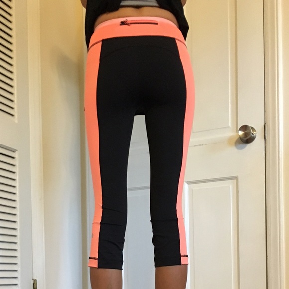 🔃TRADED 🔃 Lululemon black + coral tights. Size 2 - Picture 3 of 4
