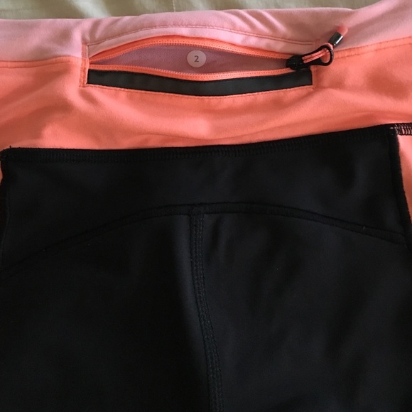 🔃TRADED 🔃 Lululemon black + coral tights. Size 2 - Picture 4 of 4