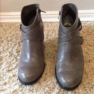 Me Too brand Wedges Gray