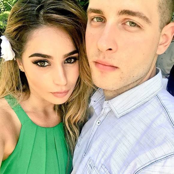 Meet your Posher, Ari