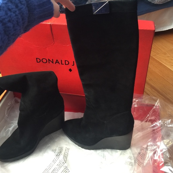 Donald J Pliner 6.5 Black Wedge Boots.