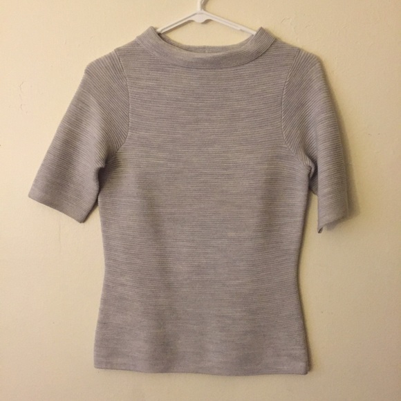 Short sleeve sweater