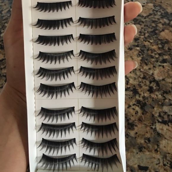 Eye lashes - Picture 3 of 4